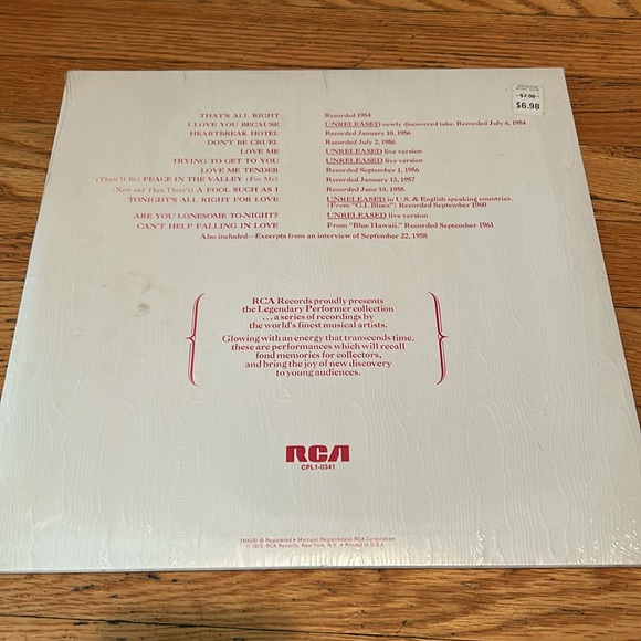 Elvis A Legendary Performer Volume 1 LP + Book RCA CPL1-0341 not opened - Mint - Picture 2 of 5